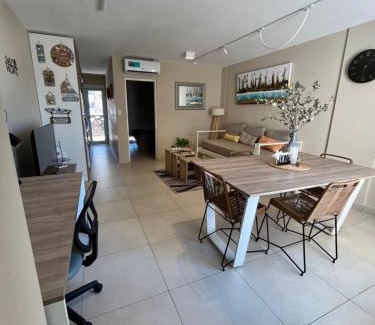 Corrientes Apartment | "The Best in the City" Hermoso departamento amplio, moderno y luminoso, ubicado en el centro de la ciudad, a pocas cuadras de peatonal Junin, a cuadras de plaza torrent y plaza la cruz, edificio moderno con ingreso digital, hasta 4 personas