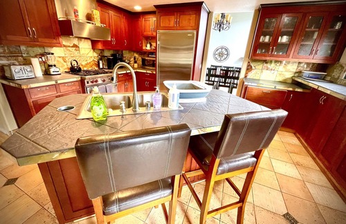 Westside Santa Cruz House | The BEST Location! 4 bedrooms Beach Retreat 1.5 blks to beach Hot tub, Firepit