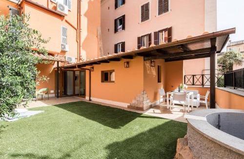 Monti Apartment | The Best Rent - Peaceful oasis with garden near the Colosseum