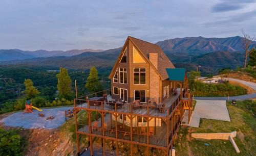 Gatlinburg House | The Best View Lodge by American Patriot Getaways