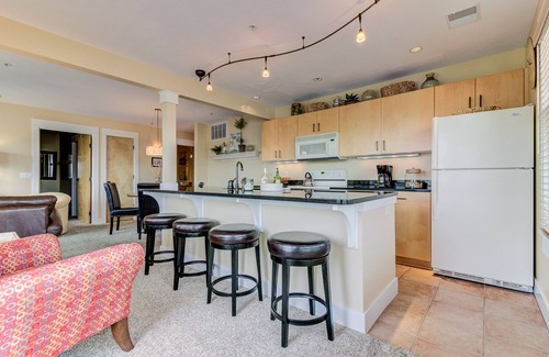 Grand Haven Condo | The Best Views of Grand Haven Channel & Lake Michigan from Brezza Di Lago 11