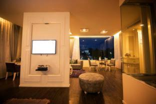 Nai Mueang Hotel | The Beverly Hills Hotel