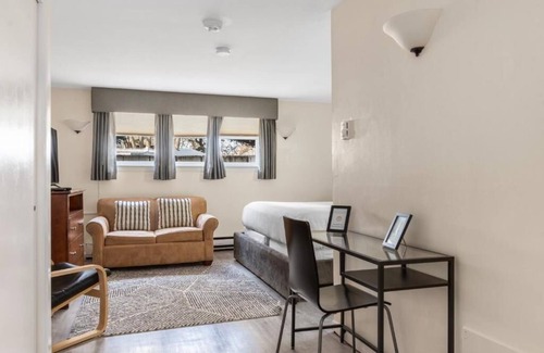 Beverly Hotel | The Beverly Hotel | Studio King | Free Parking & Minutes to Salem Witch Museum
