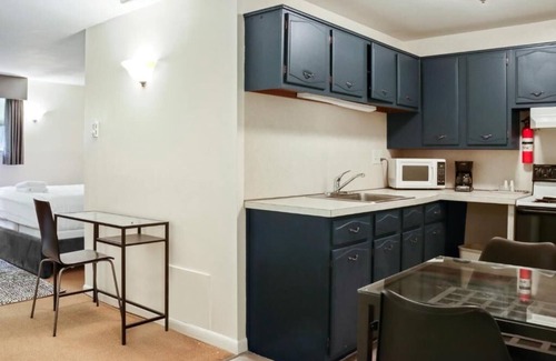 Beverly Hotel | The Beverly Hotel | Studio King | Free Parking & Minutes to Salem Witch Museum