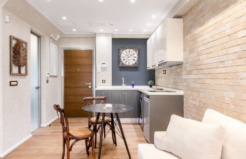 Plaka Apartment | The Beverly Suites in Plaka by JJ Hospitality-