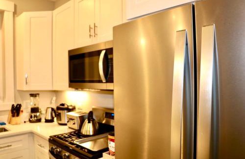Tri-Taylor Apartment | The Beverly, Super Location near Downtown, Medical District and United Center