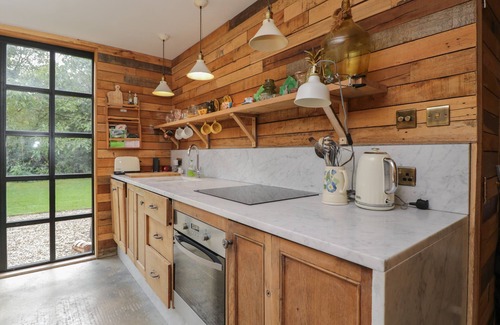 Malmesbury Cottage | THE BIG BOX BRANDEERS, pet friendly, with open fire in Minety