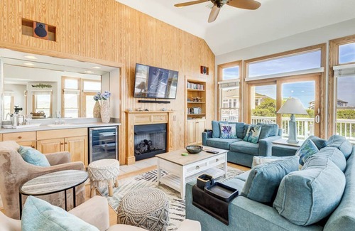 Duck House | The Big Easy | 805 ft from the beach | Private Pool, Hot Tub, Dog Friendly | Duck