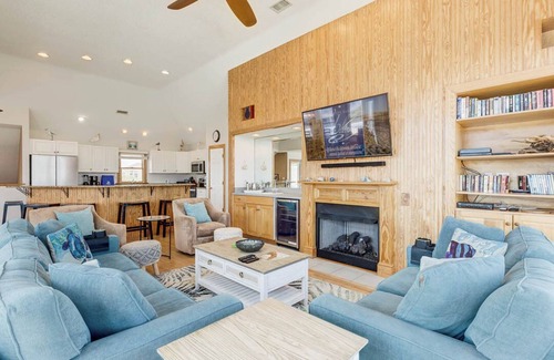 Duck House | The Big Easy | 805 ft from the beach | Private Pool, Hot Tub, Dog Friendly | Duck