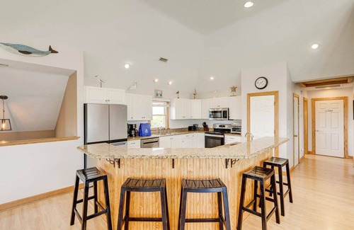 Duck House | The Big Easy | 805 ft from the beach | Private Pool, Hot Tub, Dog Friendly | Duck