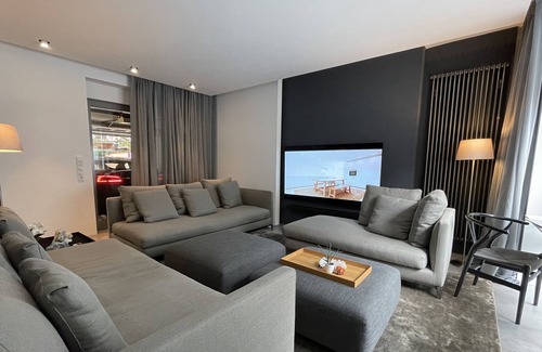 Neuhausen Apartment | the big modern perfect apartment - SIX MONTHS MINIMUM! DO NOT ASK!!!