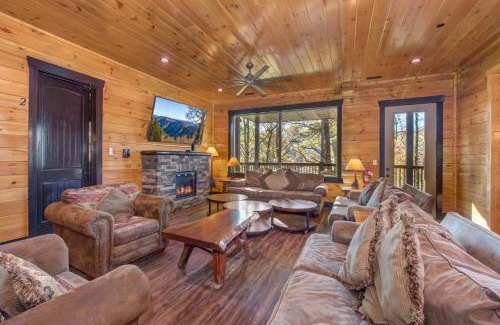 Gatlinburg House | The Big Poplar Retreat by Stony Brook Cabins