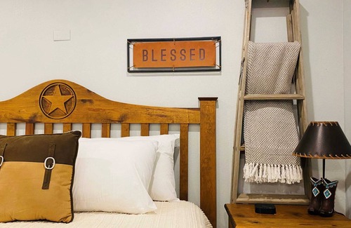 Amarillo Apartment | The Big Texan Master Suite 200
