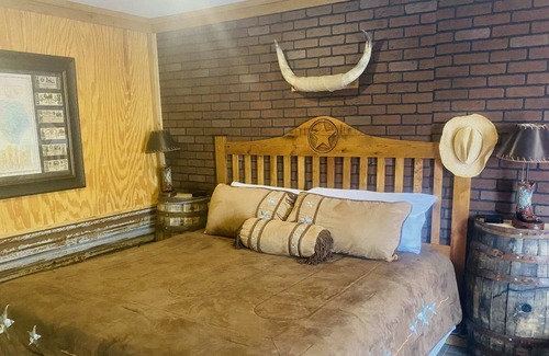 Amarillo Apartment | The Big Texan!*One Queen Bed*Free 72oz Steak * Airbnb