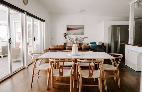 Binalong Bay House | THE BILLOWS - BINALONG BAY. Hamptons style escape overlooking the Bay of Fires.