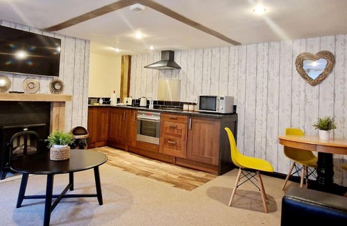 Wick House | The Birch Cabin with hot tub