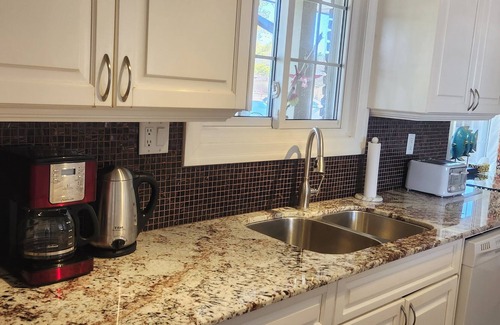 Historic Old Town House | The Birch Tree Cottage with Heated Salt Water Pool in Niagara on the Lake