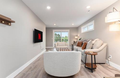Lake Leelanau House | The Birches Condotel Downtown Lake Leelanau 2864
