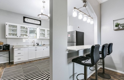 San Angelo House | The Bird House - 3 Bedroom Downtown Nest