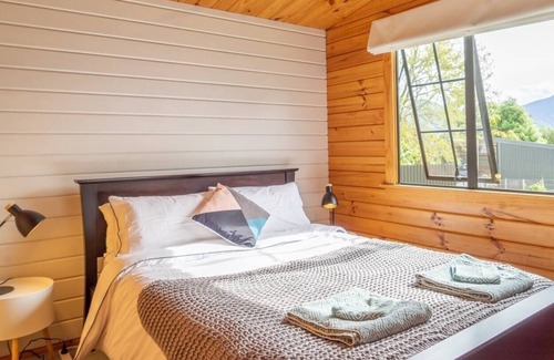 Takaka House | The Birds Nest - Cosy Chalet