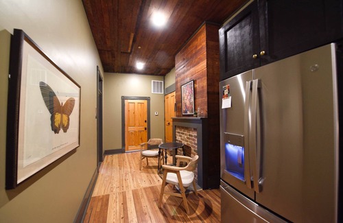 Laurel Apartment | The Birmingham Room- The Buzzard's Roost Inn