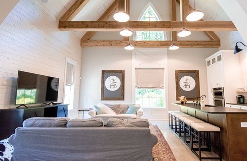 Auburn House | The Black Barn, 3 BR/3 BA House! Easy walking Distance To Everything!