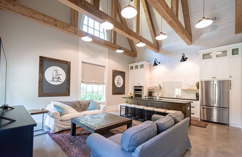 Auburn House | The Black Barn, 3 BR/3 BA House! Easy walking Distance To Everything!