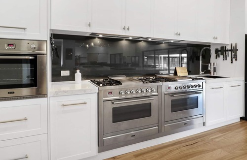 Goughs Bay House | The Black Lambe - Luxury Escape in Mansfield