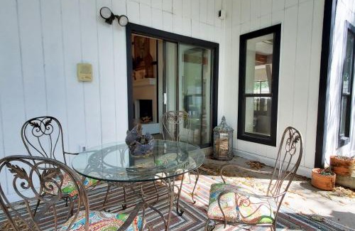 Navarre House | The Black Pearl
