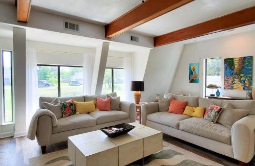 Navarre House | The Black Pearl
