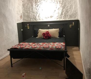 Coober Pedy House | The Blacklighters Opal Retreat-Undergound