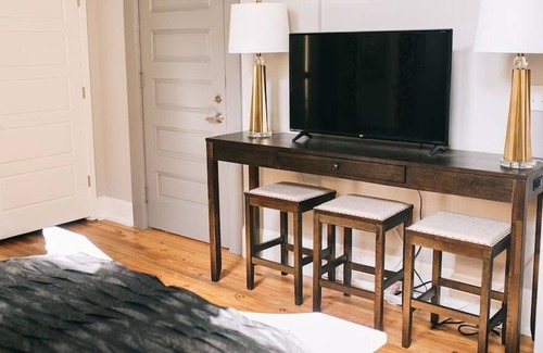 Lake City Apartment | The Blanche - Room 209