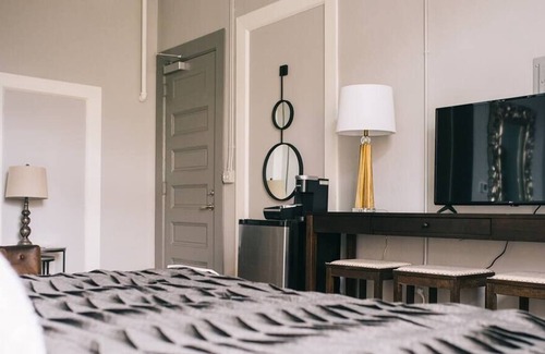 Lake City Apartment | The Blanche -Room 212
