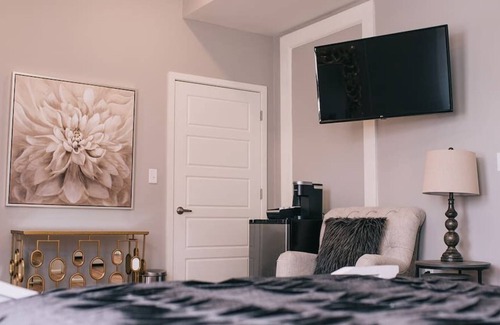Lake City Apartment | The Blanche - Room 307