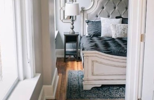 Lake City Apartment | The Blanche - Room 310