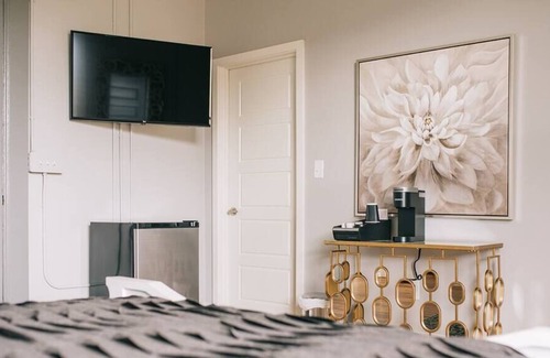 Lake City Apartment | The Blanche - Room 312