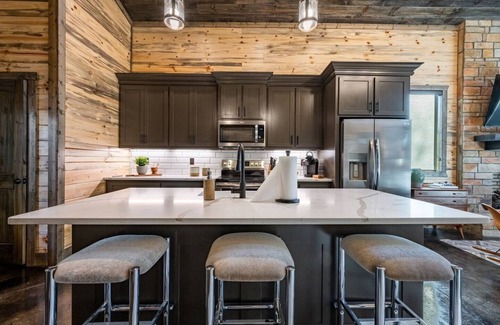 Pickens Cabin | The Blaylock Cabin, 2 King, Hot Tub, Pet Friendly!