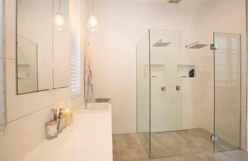 South Melbourne Apartment | The Block -Spacious and Luxurious 4 bed Apartment