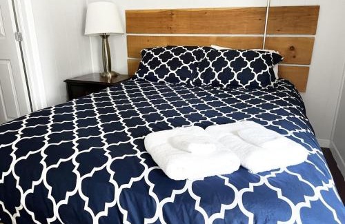 Bloomfield House | The Bloomfield: Westlake Couple's Cottage