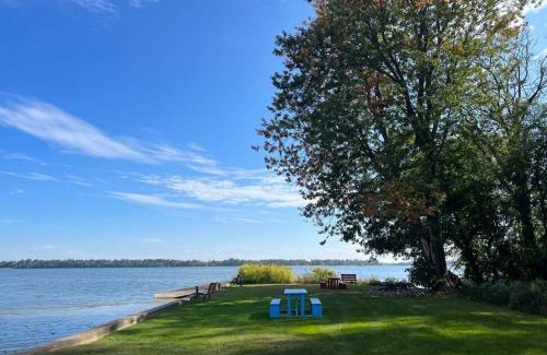 Bloomfield House | The Bloomfield: Westlake Couple's Cottage