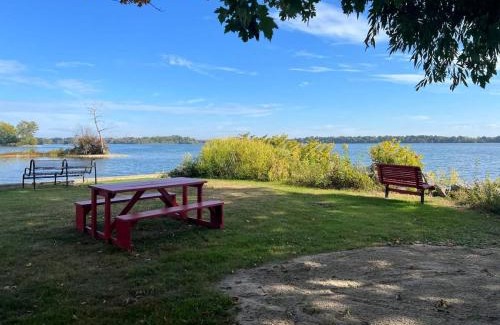 Bloomfield House | The Bloomfield: Westlake Couple's Cottage