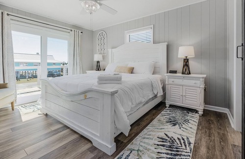 St. George Island House | The Blue Beach Bungalow w/ Beautiful Beach Views