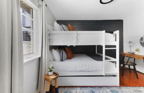 Edgehill Apartment | The Blue Bungalow - 4 beds And 7 Mins To Broadway!