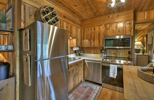 Blue Ridge Cabin | The Blue Canoe | Cozy Lakefront Getaway in Blue Ridge | Rustic and Elegant