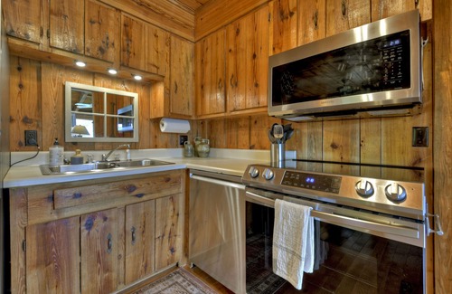 Blue Ridge Cabin | The Blue Canoe | Cozy Lakefront Getaway in Blue Ridge | Rustic and Elegant