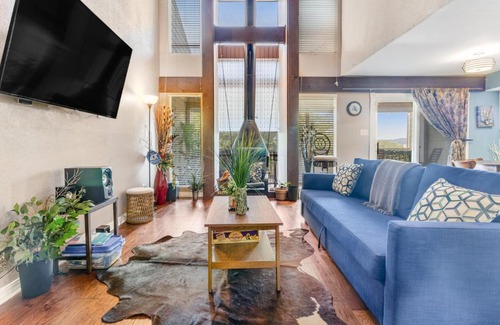 Point Venture House | The Blue Condominium
