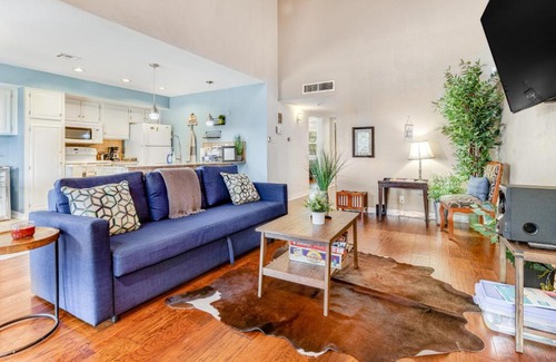 Point Venture House | The Blue Condominium