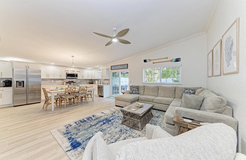 Holmes Beach House | The Blue Haven managed by Beach Retreats