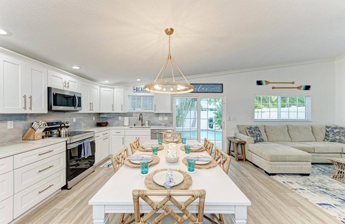Holmes Beach House | The Blue Haven managed by Beach Retreats