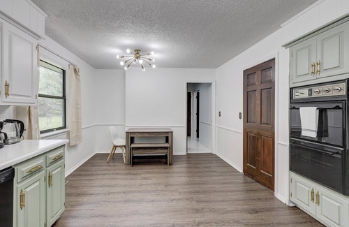 Leawood House | The Blue Heron: Spacious Retreat Mins off I-44